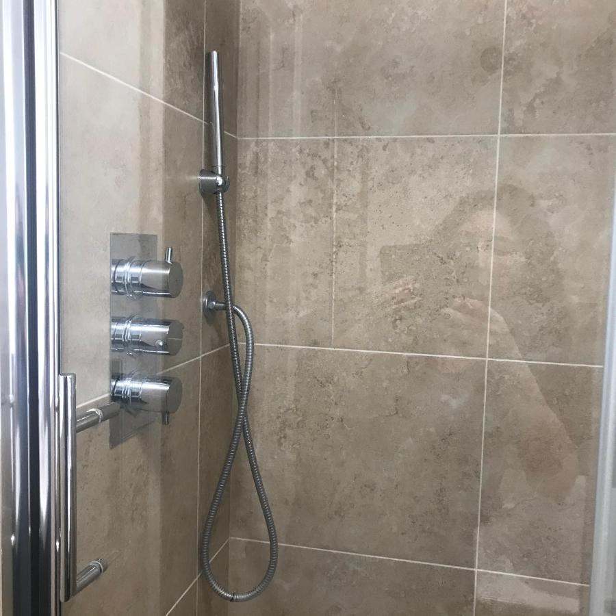 Studio-1-Staines/Heathrow/London-Own Entrance Екстериор снимка