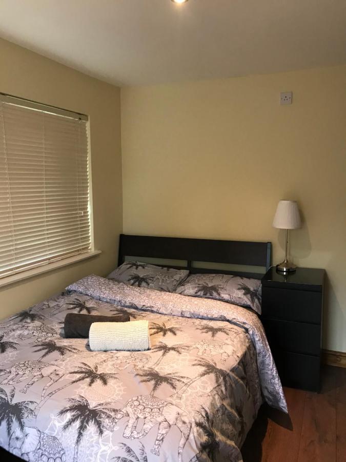 Studio-1-Staines/Heathrow/London-Own Entrance Екстериор снимка