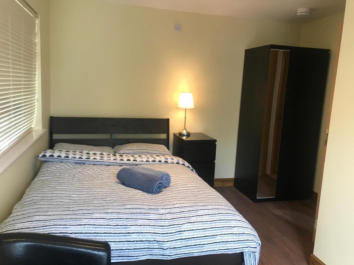 Studio-1-Staines/Heathrow/London-Own Entrance Екстериор снимка