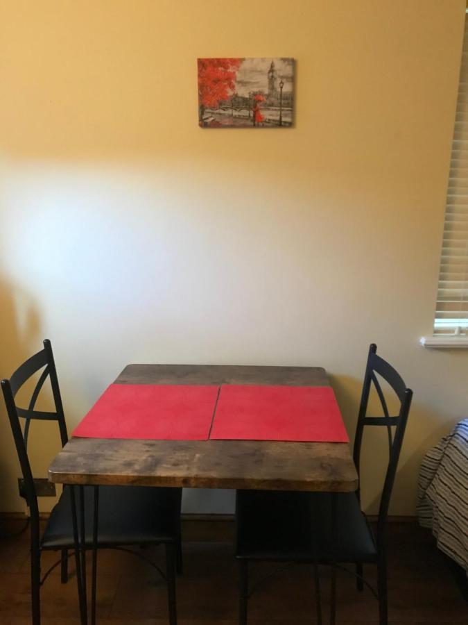 Studio-1-Staines/Heathrow/London-Own Entrance Екстериор снимка