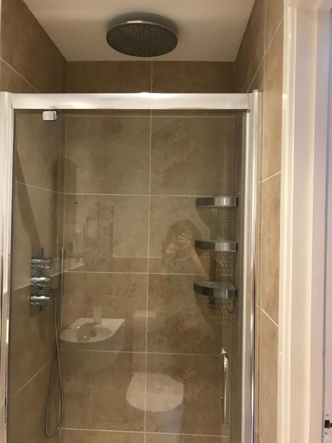 Studio-1-Staines/Heathrow/London-Own Entrance Екстериор снимка